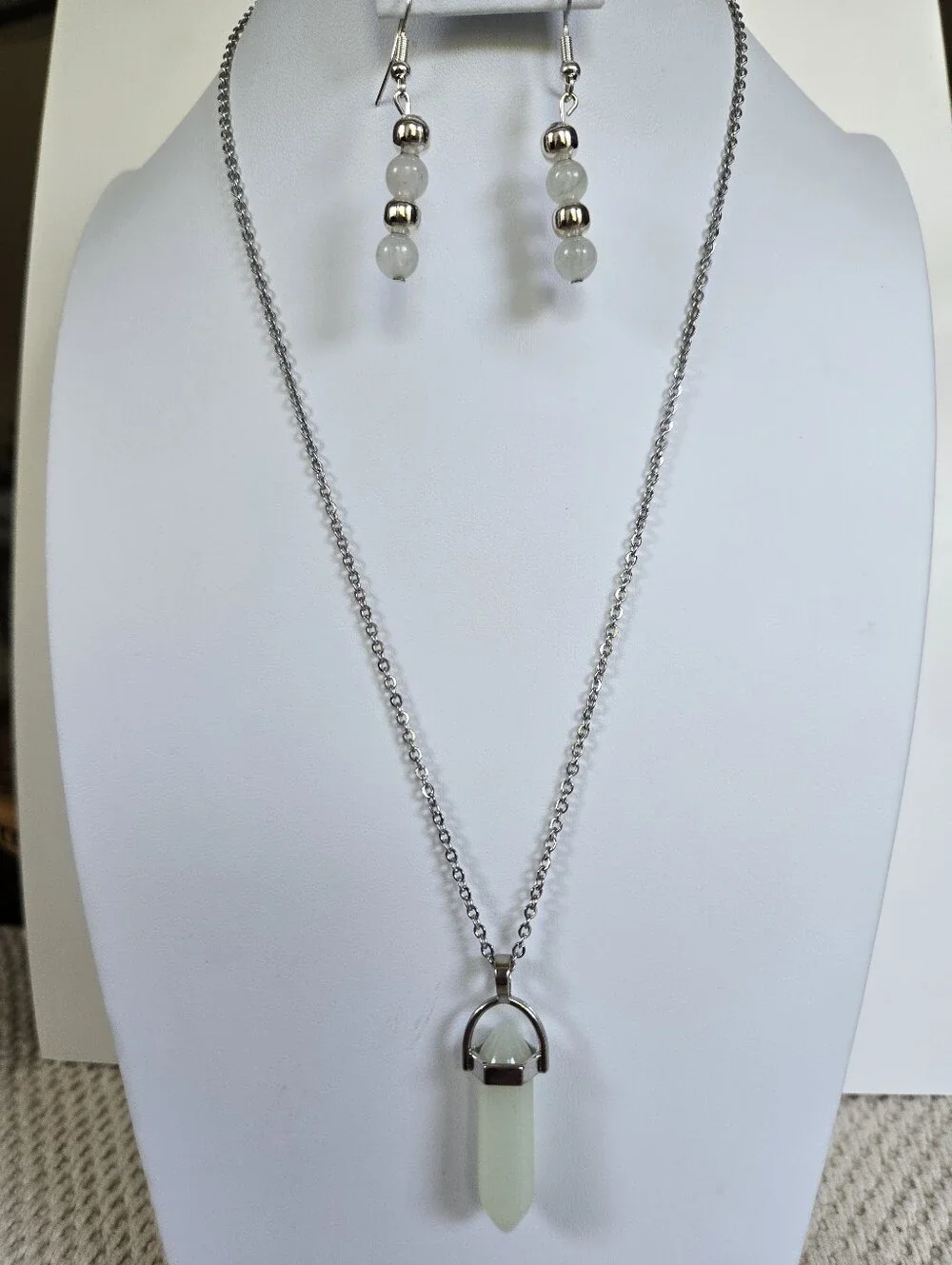 N-136-Silver Tone Green Crystal Pendant Necklace and Earrings Set